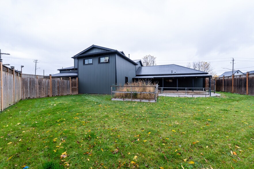 More Photos Of 76 Capron St, Paris Storefront Retail Residential For Sale