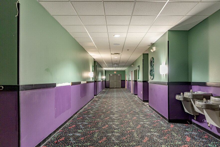 More Photos Of 250 Breighton Cir, Shelbyville Movie Theatre For Sale