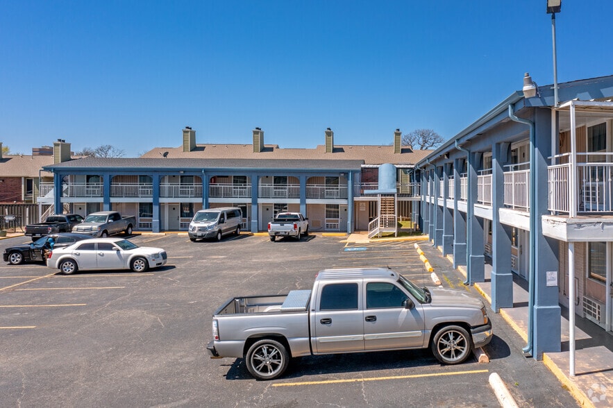 More Photos Of 1175 N Watson Rd, Arlington Hotel For Sale