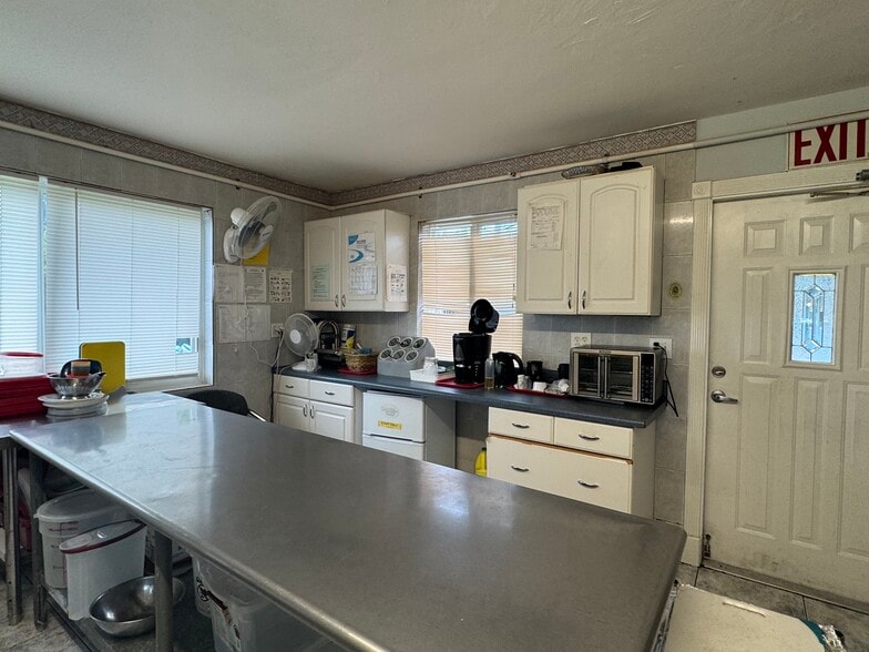 More Photos Of 1930 Lincoln St, Hollywood Assisted Living For Sale