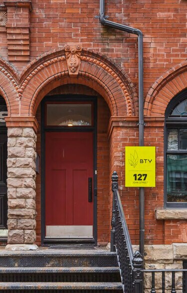 More Photos Of 127 John St, Toronto Office For Lease