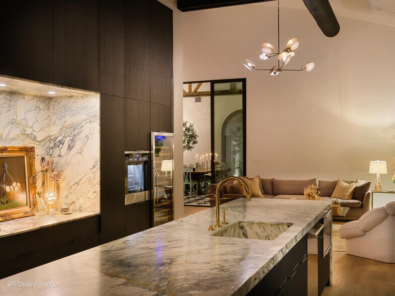 More Photos Of 2733 N Pulaski Rd, Chicago Showroom For Sale