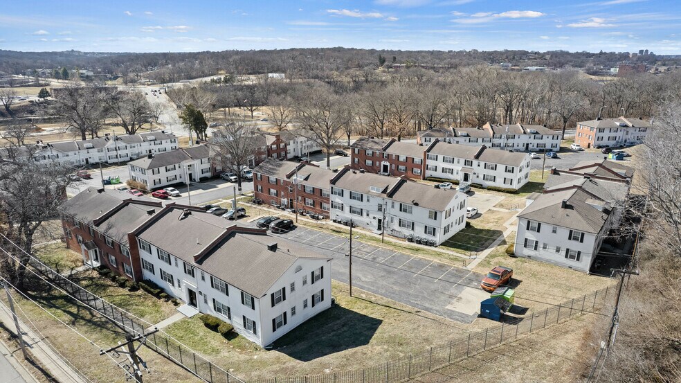 More Photos Of 3712 E 47th Ter, Kansas City Apartments For Sale
