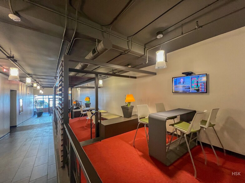 More Photos Of 125 Ottawa Ave NW, Grand Rapids Office For Lease