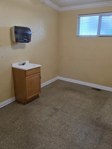 More Photos Of 466 Del Norte Ave, Yuba City Medical For Sale