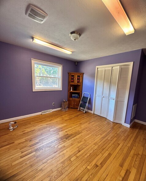 More Photos Of 816 Brooklyn Ave, Hendersonville Storefront Retail Office For Lease