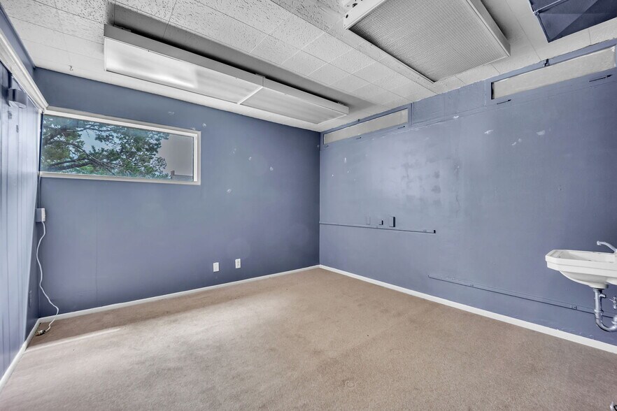 More Photos Of 2924 Beacon St, Colorado Springs Medical For Sale