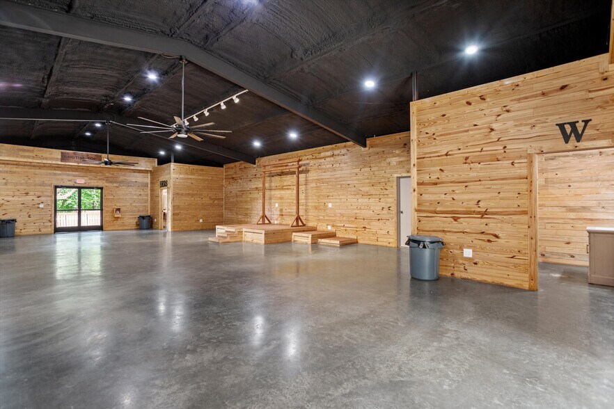 More Photos Of 2508 US-69, Lufkin Lodge Meeting Hall For Sale