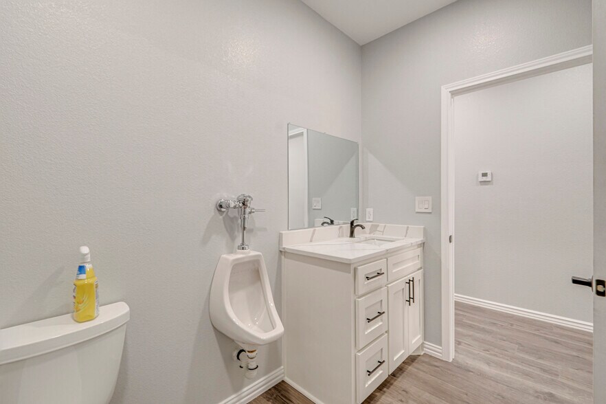 More Photos Of 5268/5450 N FM 866, Odessa Warehouse For Sale