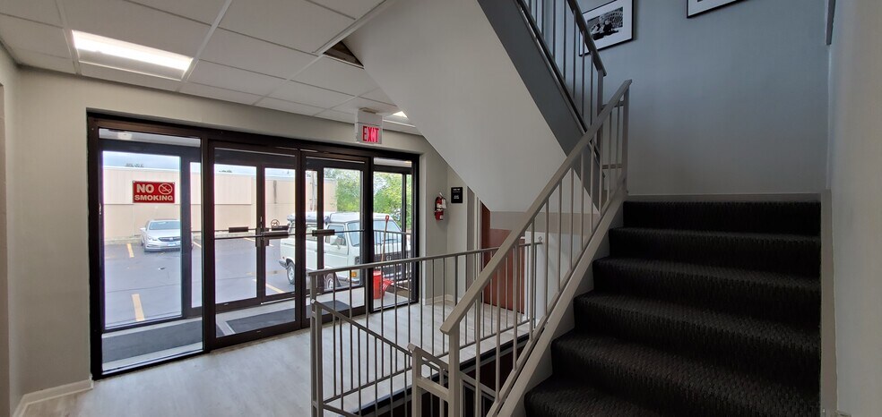 More Photos Of 110 S Hager Ave, Barrington Office For Lease
