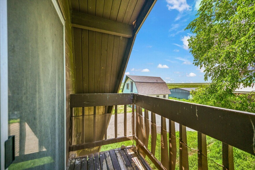 More Photos Of 1335 S Kio St, Watkins Veterinarian Kennel For Sale