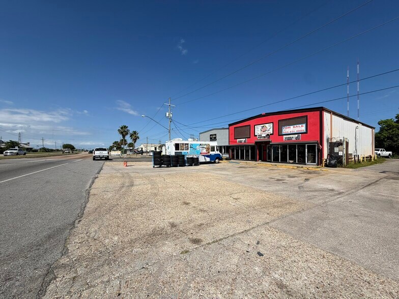 Primary Photo Of 3803 Paris Rd, Chalmette Warehouse For Sale