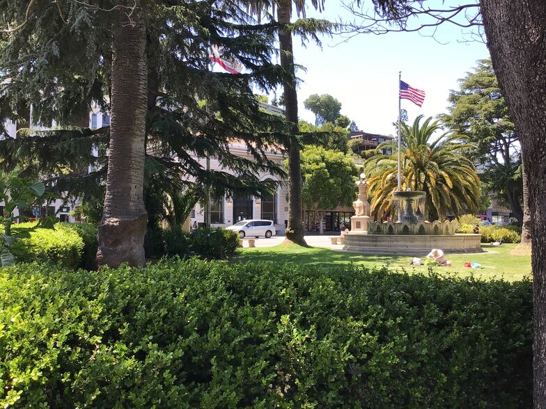 More Photos Of 681 Bridgeway, Sausalito Storefront Retail Residential For Lease