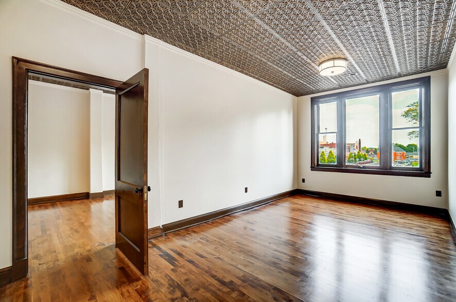 More Photos Of 9-11 N 3rd St, Newark Office For Lease