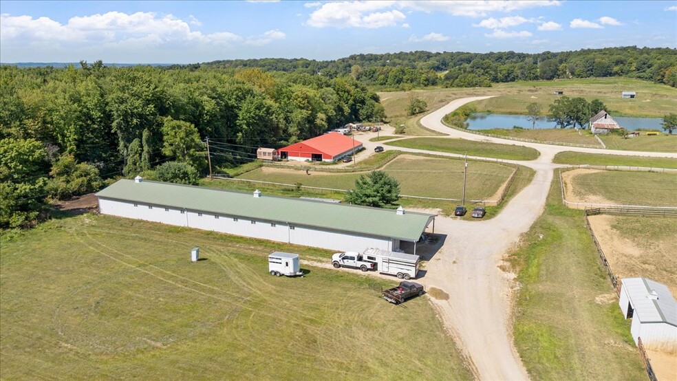 More Photos Of 7233 National Rd, Thornville Horse Stables For Sale