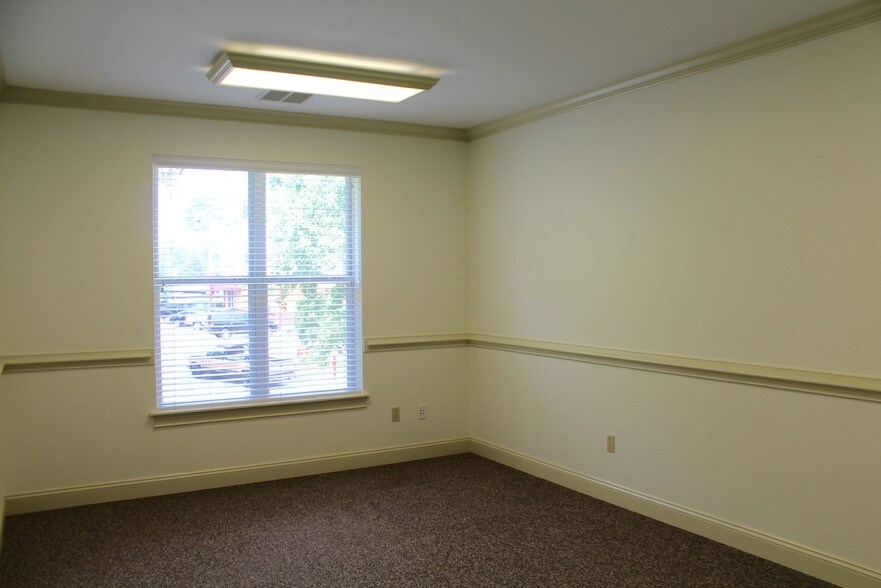 More Photos Of 1615 Village Square Blvd, Tallahassee Medical For Lease
