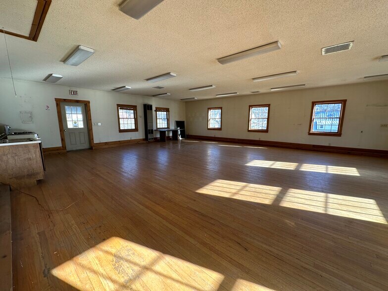 More Photos Of 7392 US-4, Woodstock Police Fire Station For Sale