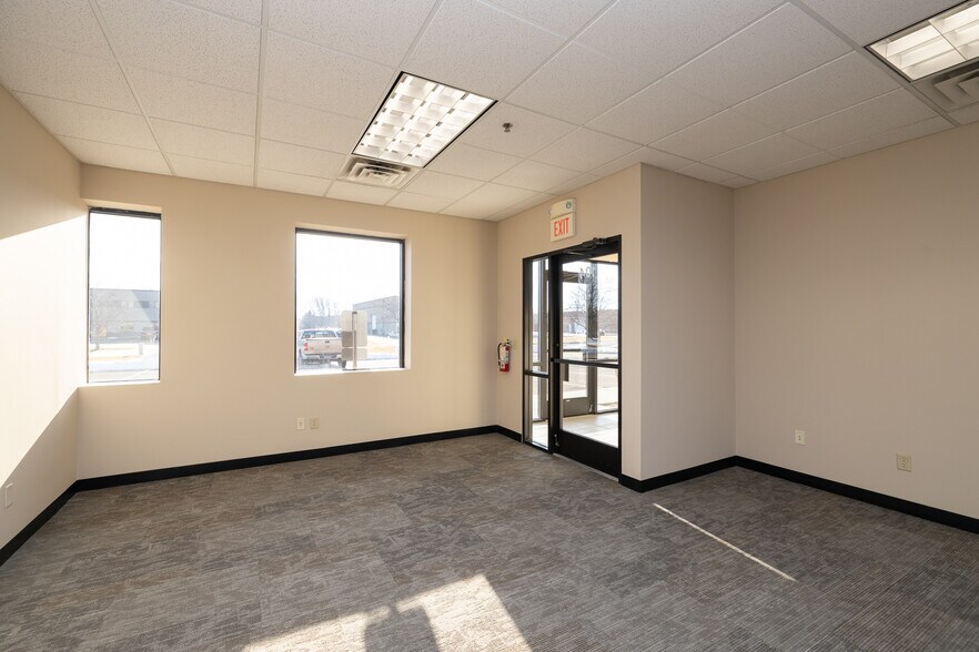 More Photos Of 14608 Felton Ct, Apple Valley Warehouse For Lease
