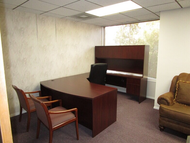 More Photos Of 5053 La Mart Dr, Riverside Medical For Sale