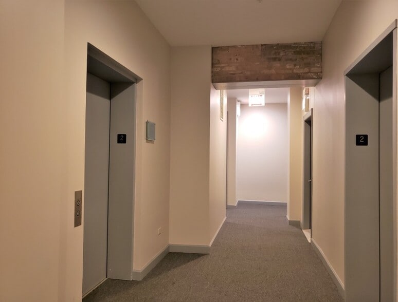 More Photos Of 824 W Superior St, Chicago Office Residential For Sale