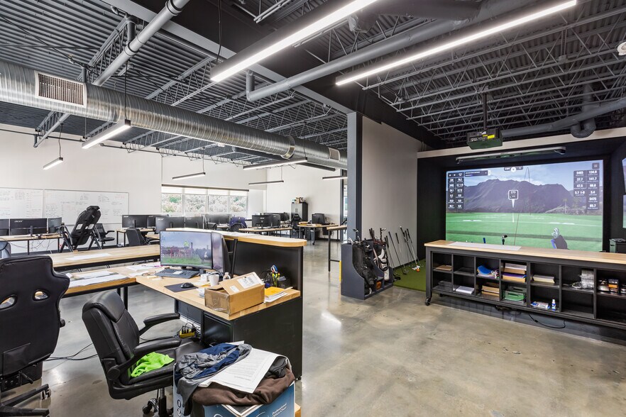 More Photos Of 1215 W 12th St, Kansas City Flex For Lease