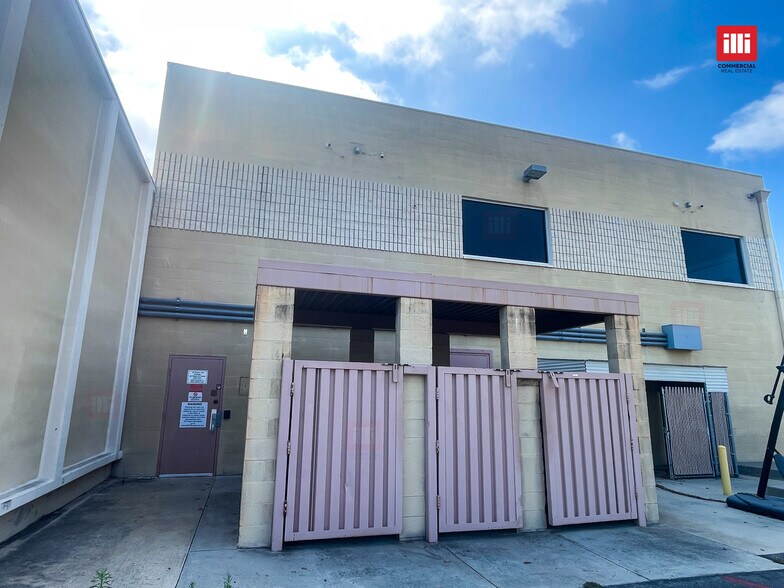 More Photos Of 950 Lawrence Dr, Thousand Oaks Manufacturing For Lease