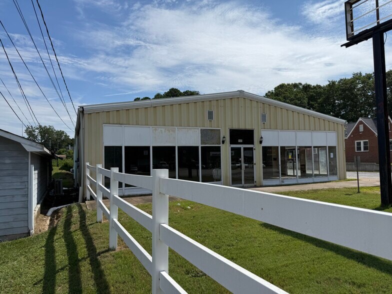 More Photos Of 141 W May St, Winder Freestanding For Lease