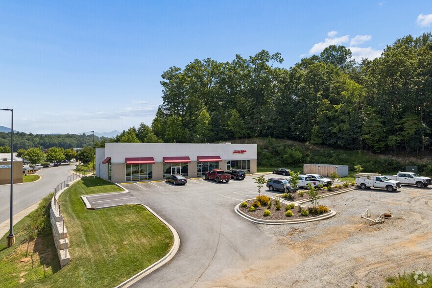More Photos Of 31 Berry Blvd, Franklin Freestanding For Sale