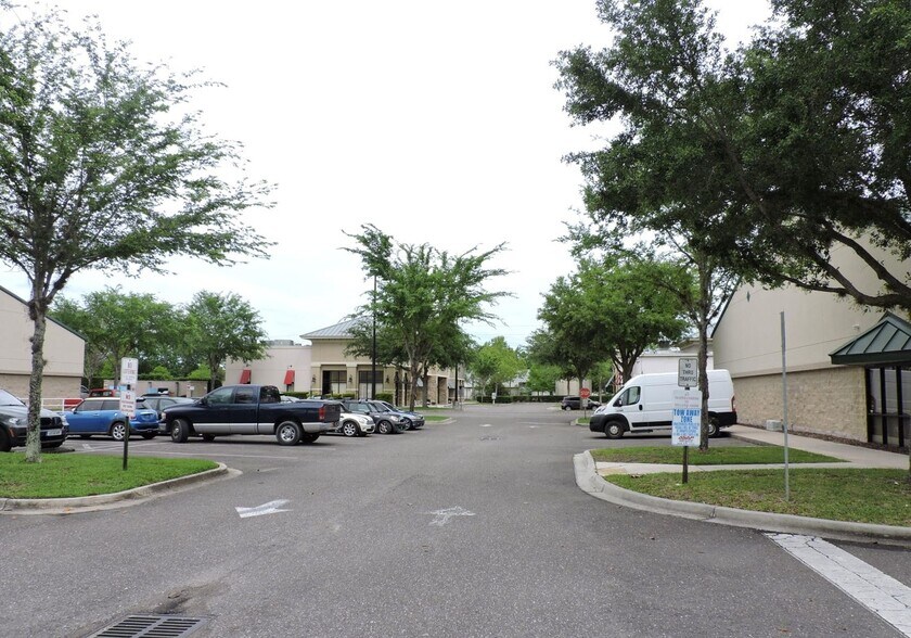 More Photos Of 1635 Farm Way, Middleburg Warehouse For Sale