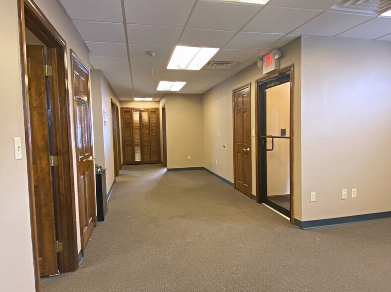 More Photos Of 7 Bedford St, Burlington Office For Lease