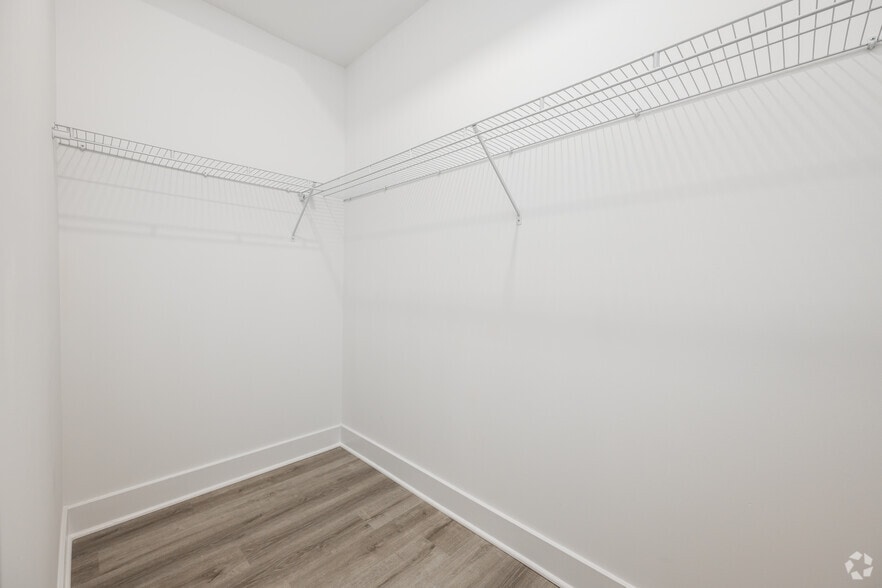 More Photos Of 214 Pier 1 Rd, Stevensville Apartments For Sale