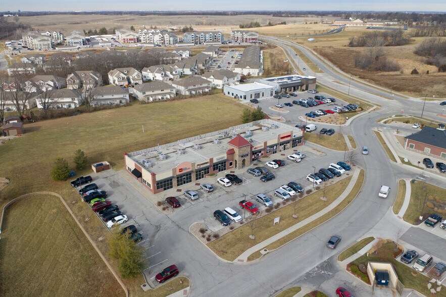 More Photos Of 9500-9586 N McGee St, Kansas City Freestanding For Lease