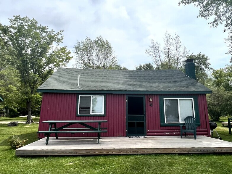 More Photos Of W17461 Norton Rd, Gould City Hotel For Sale