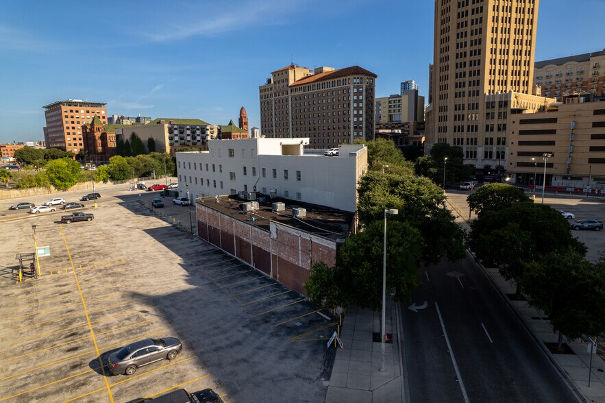 More Photos Of 425-427 S Saint Marys St, San Antonio Storefront Retail Office For Sale