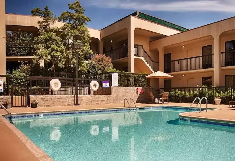 More Photos Of 1675 Us Highway 1 S, Southern Pines Hotel For Sale