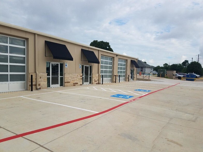 More Photos Of 811 Stonecrest Rd, Argyle Showroom For Lease