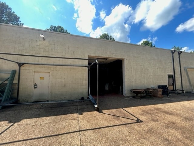 More Photos Of 201 Production Dr, Yorktown Distribution For Lease