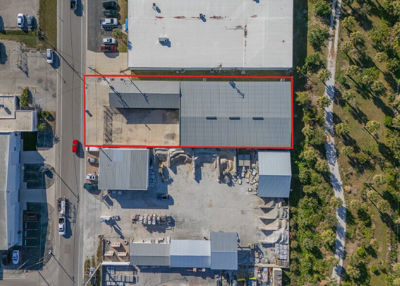 More Photos Of 218 Seaboard Ave, Venice Service For Sale