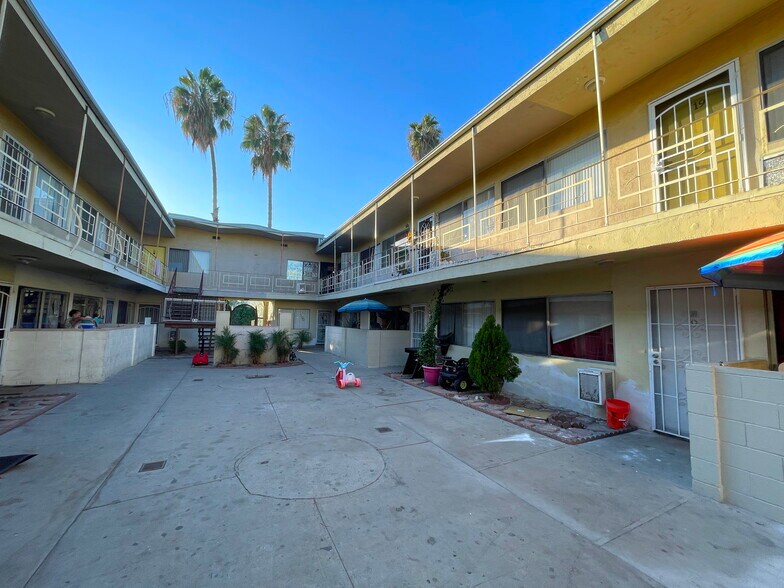 More Photos Of 6956 Kester Ave, Van Nuys Apartments For Sale