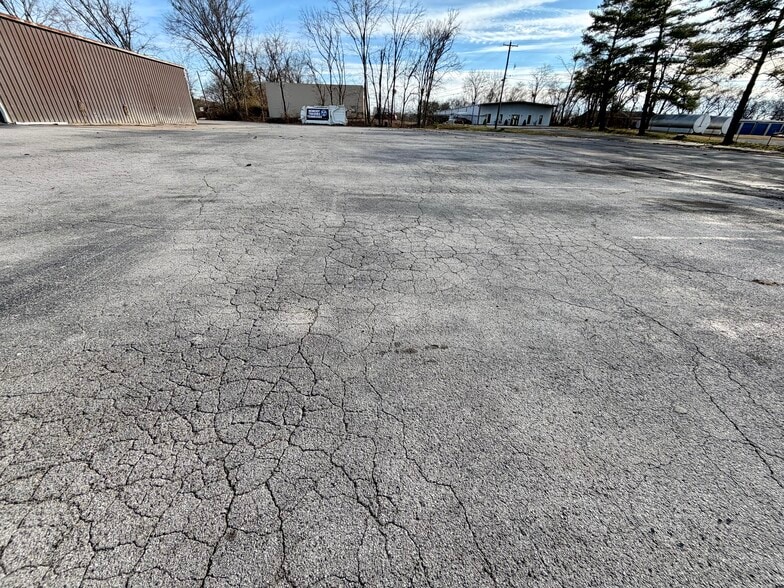 More Photos Of 237 James St, Gallatin Warehouse For Lease