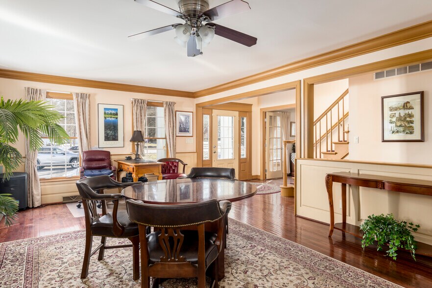 More Photos Of 860 Union Rd, West Seneca Office Residential For Sale