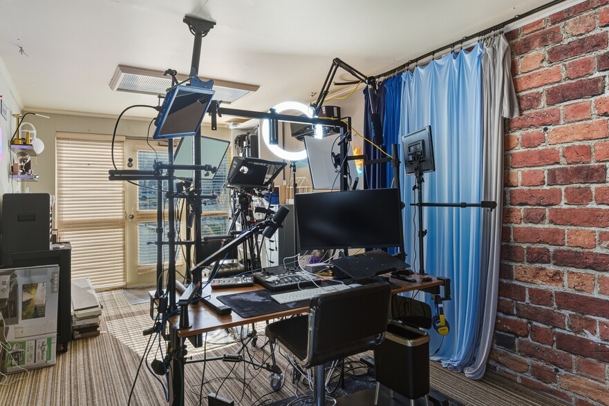 More Photos Of 152 W 500 S, Bountiful Office For Sale