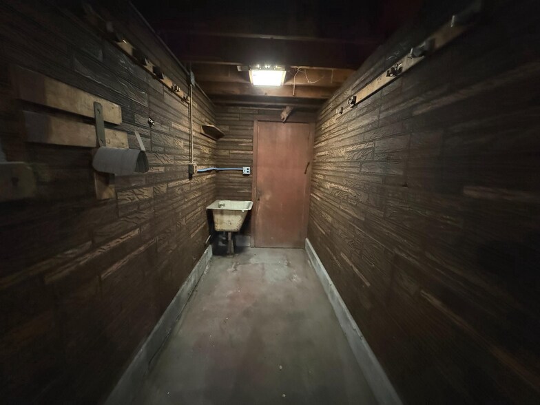 More Photos Of 64 E Washington Ave, Pleasantville Warehouse For Lease