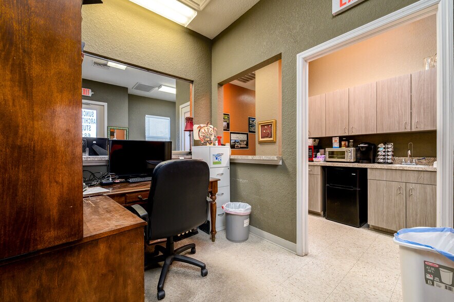 More Photos Of 6800-6810 Mariner Blvd, Spring Hill Office For Sale