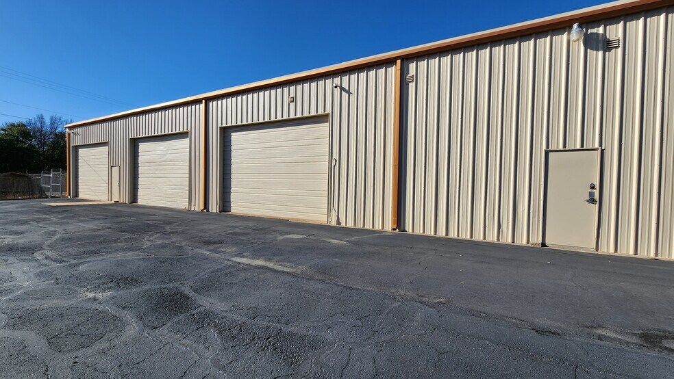 More Photos Of 1304 W Industrial Blvd, Round Rock Light Distribution For Sale