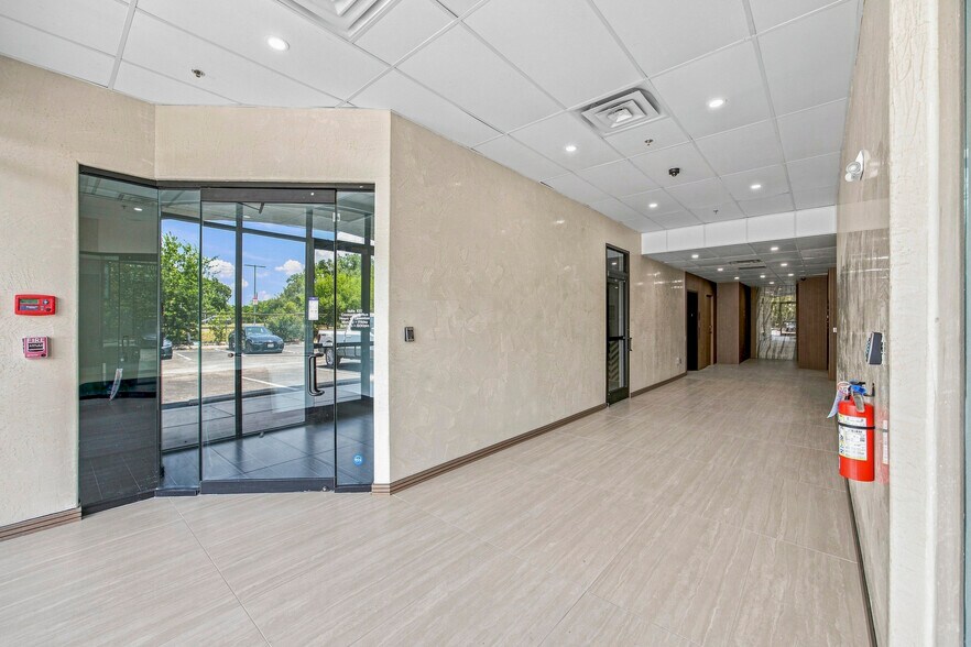More Photos Of 2511 N Loop 1604, San Antonio Office Residential For Lease