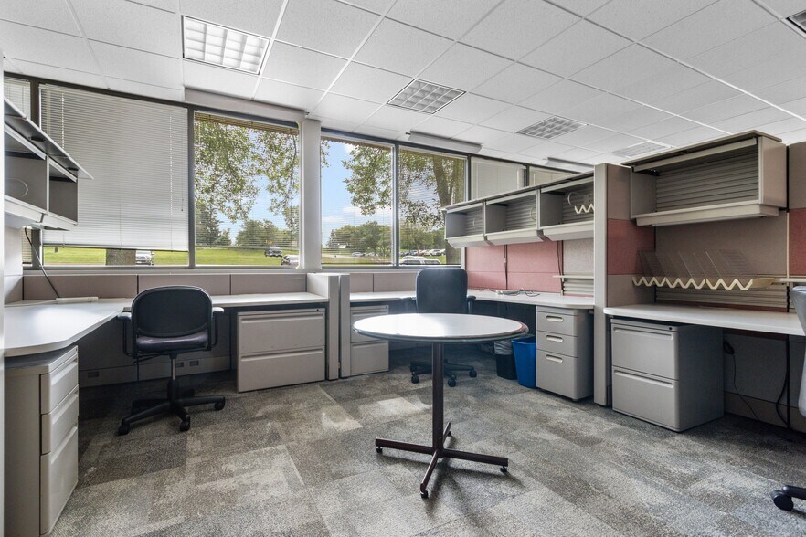 More Photos Of 1088 Springhurst Dr, Green Bay Office For Lease