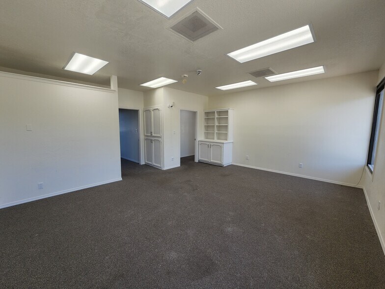 More Photos Of 445 W Dakota Ave, Fresno Office Residential For Sale
