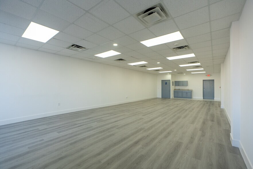 More Photos Of 7506-7560 NW 70th St, Miami Unknown For Lease