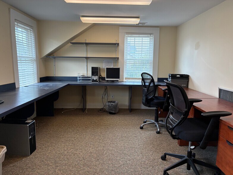 More Photos Of 76 Salem Tpke, Norwich Office For Sale